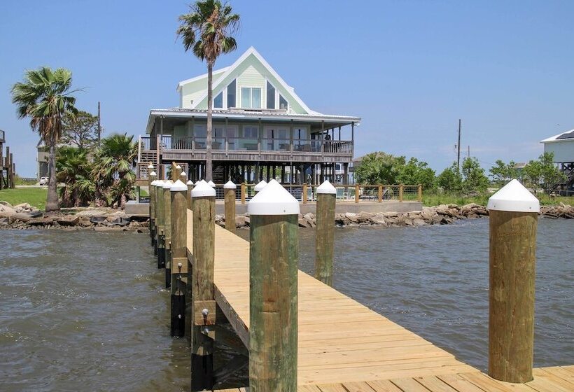 Pelicans Perch Waterfront Nola Haven W/ Pool!