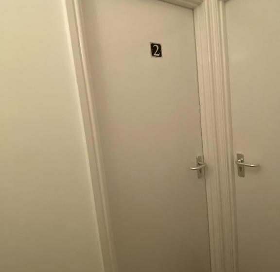 膳宿费 Cosy 3bd Guesthouse. Private Bathrooms