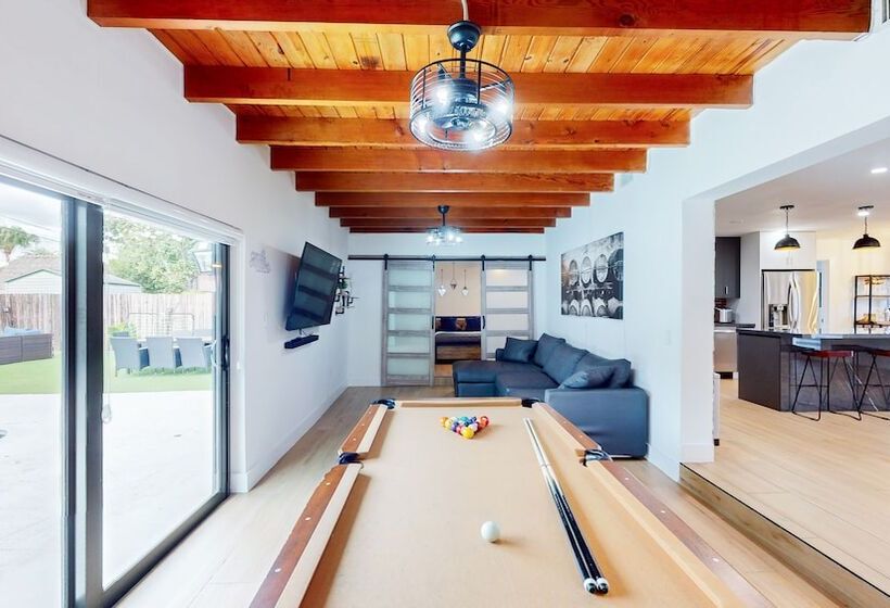 پانسیون Villa Camila 5br Luxury Home With Pool