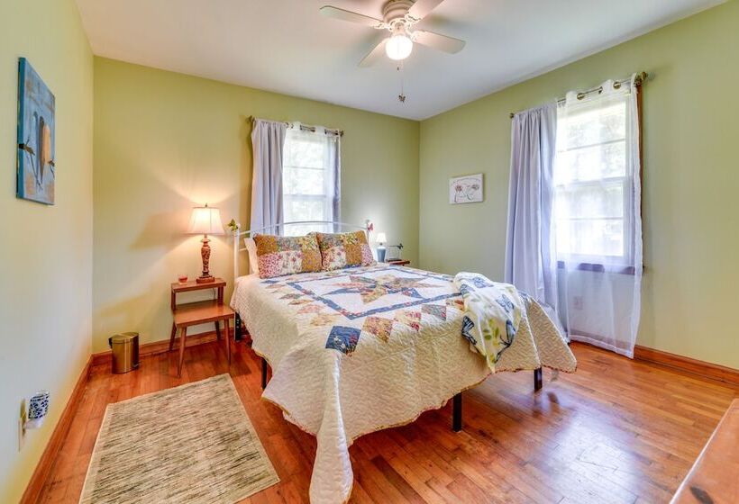 Pet Friendly Douglasville Home W/ Screened Porch!