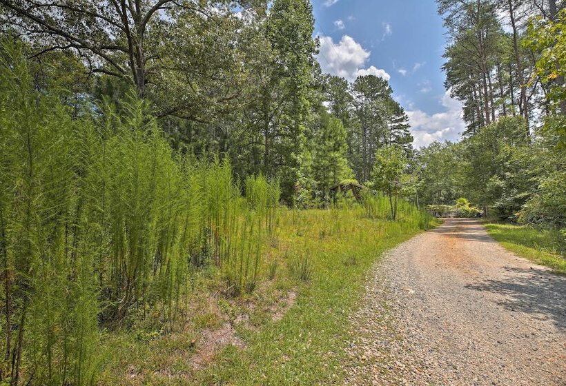 Pet Friendly Toccoa Home W/ Deck + Lake Access!