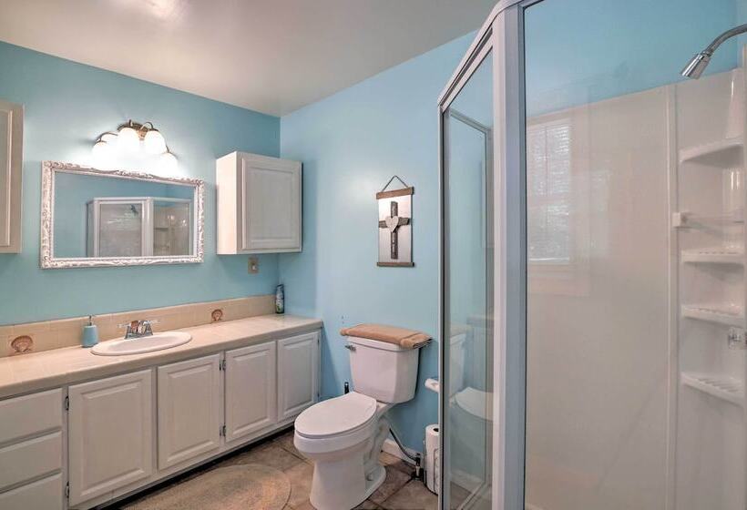 Pet Friendly Toccoa Home W/ Deck + Lake Access!