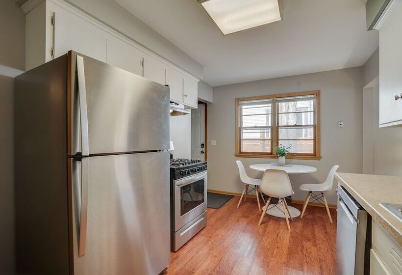 Quaint Duplex Home ~ 4 Mi To Downtown Minneapolis