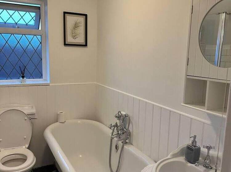 اقامتگاه Beautiful 4 Bed House In Billericay