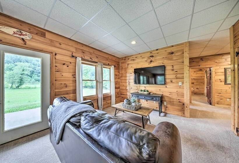 Riffle Run Cabin: River Access, Hot Tub, Game Room