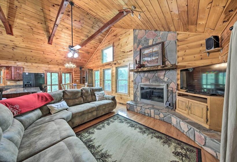 Riffle Run Cabin: River Access, Hot Tub, Game Room