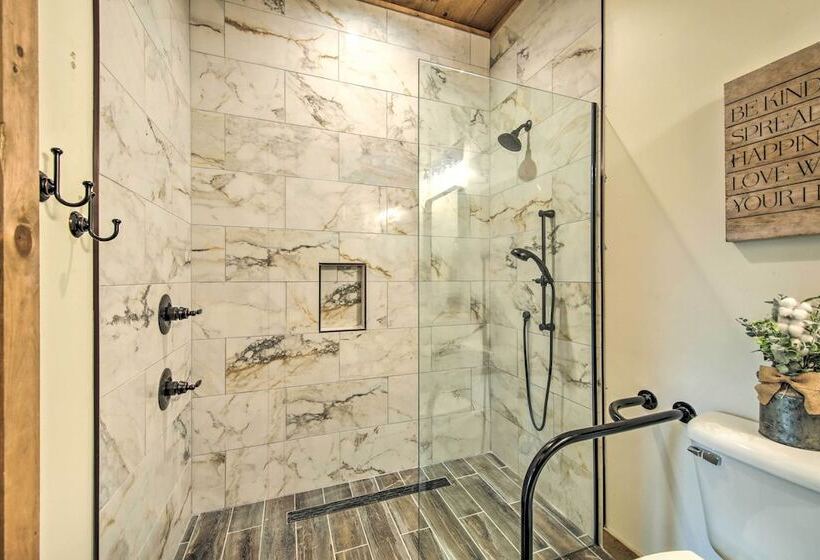 Riverside Mtn Retreat W/ Hot Tub & Game Room!