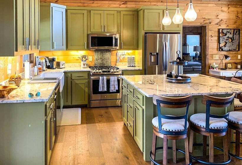 Riverside Mtn Retreat W/ Hot Tub & Game Room!