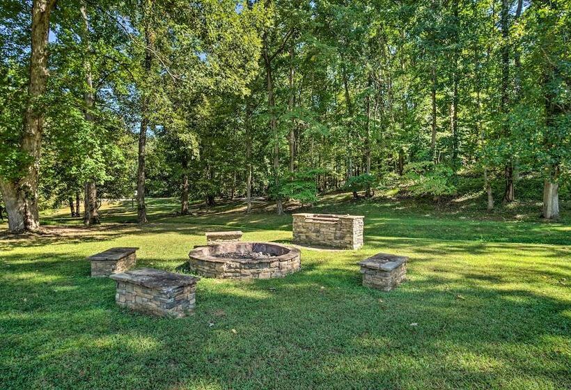 Scenic Talking Rock Creek Resort Home W/ Hot Tub