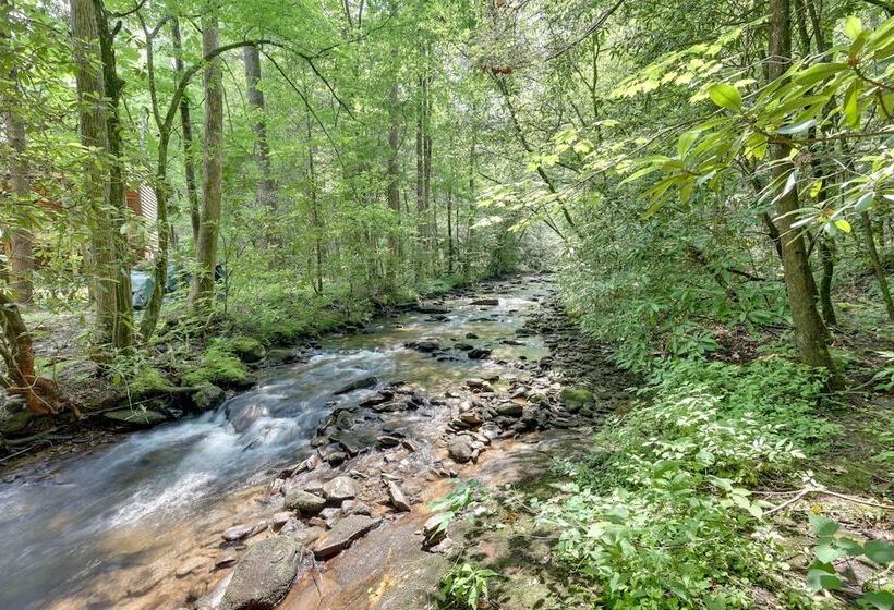 Secluded Cross Creek Cabin W/ Deck & Fire Pit!