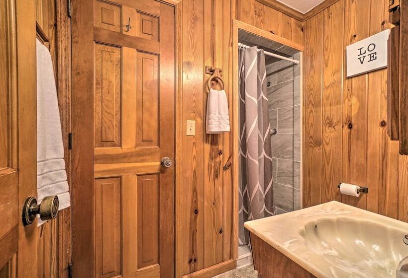 Serene Sky Valley Family Chalet W/ Fireplace