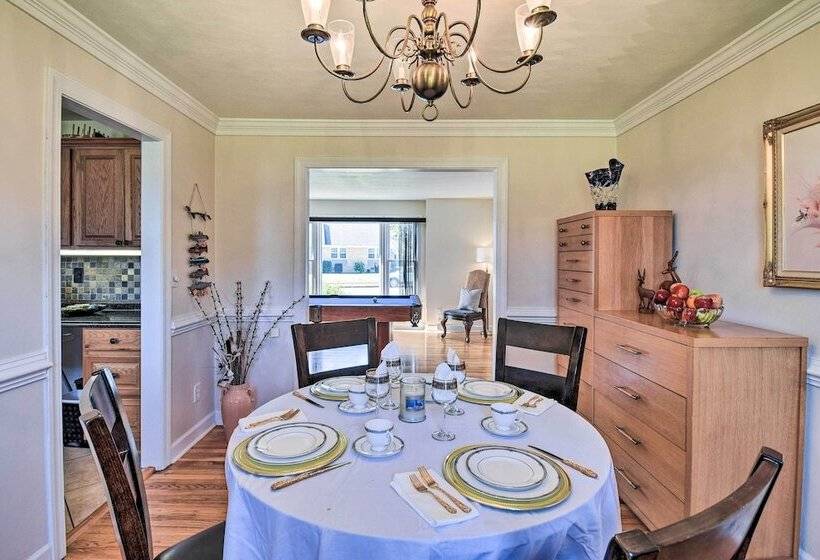 Spacious Chesapeake Home W/ Pool Table!