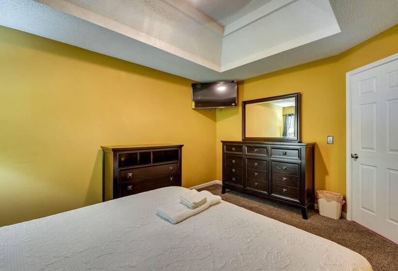 Spacious Fairburn Home: 1 Mi To Cedar Grove Lake!