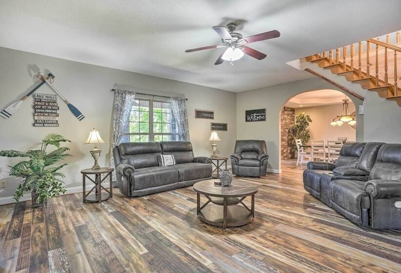 Fish, Kayak & More: Lakefront Georgia Home