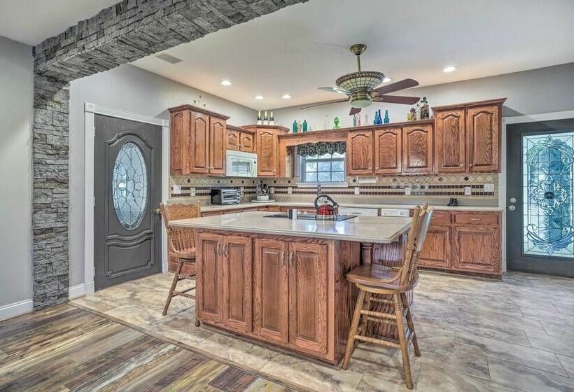 Fish, Kayak & More: Lakefront Georgia Home