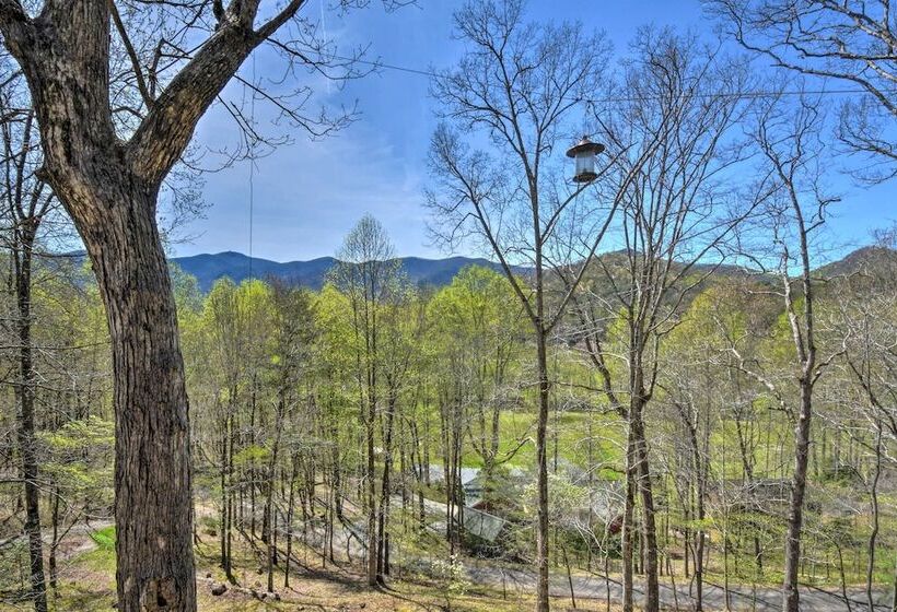 Spacious Hiawassee Cabin W/ Porch & Mtn View!