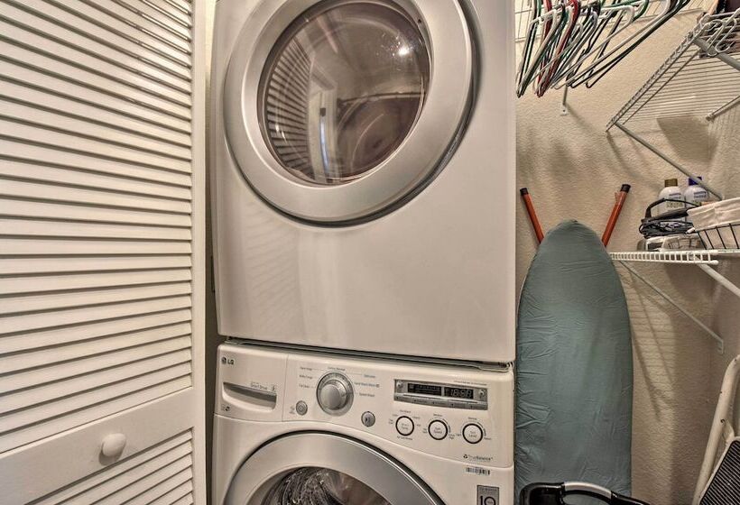 Spacious Hiawassee Cabin W/ Porch & Mtn View!