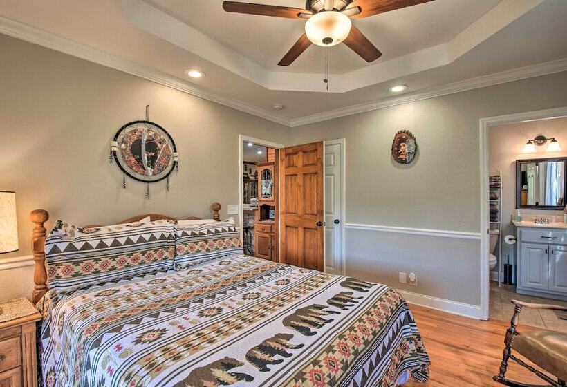 Spacious Hiawassee Cabin W/ Porch & Mtn View!