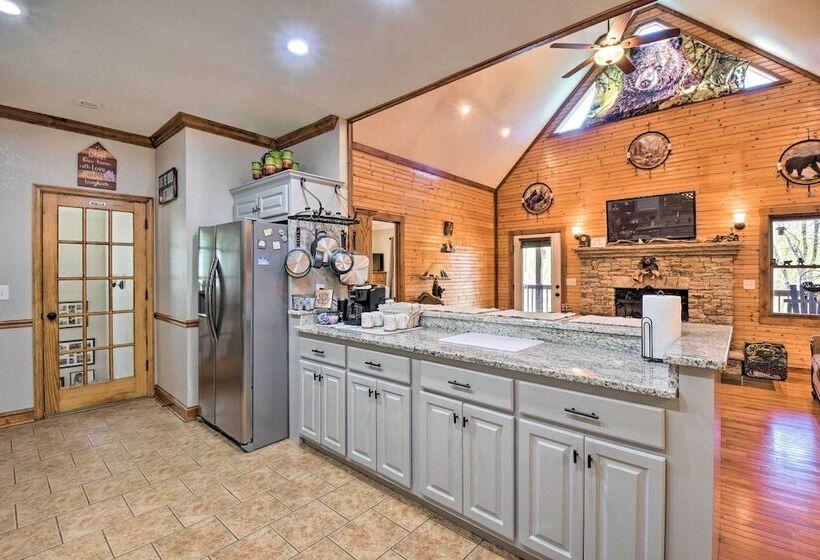 Spacious Hiawassee Cabin W/ Porch & Mtn View!