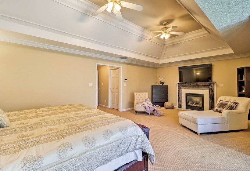 Spacious Stockbridge Manor: Pool Table, 2 Kitchens