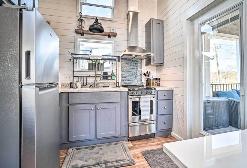 Splendid Tiny Home With Fire Pit ~ 2 Mi To Lake!