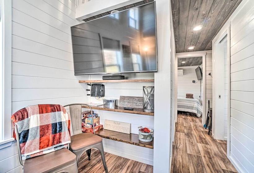 Splendid Tiny Home With Fire Pit ~ 2 Mi To Lake!