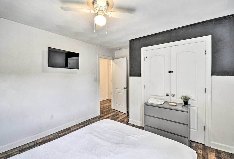 The Lucas:  Cheery House W/ Fenced Backyard!