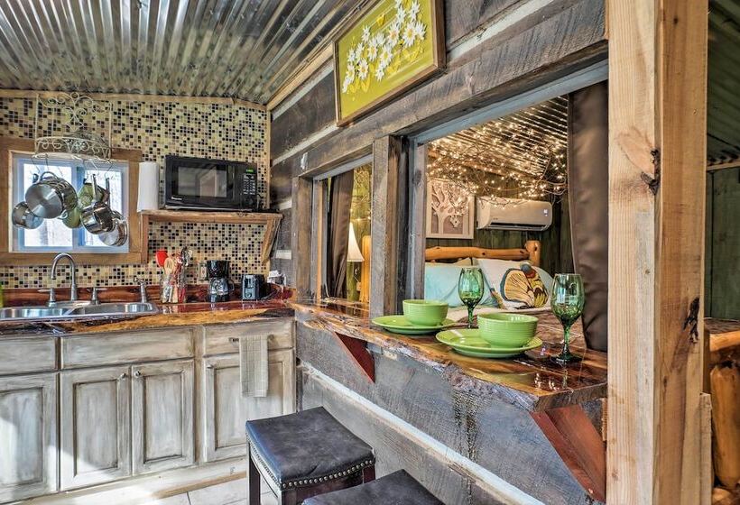 The Treehouse Cabin  Creekside Home W/ Hot Tub!