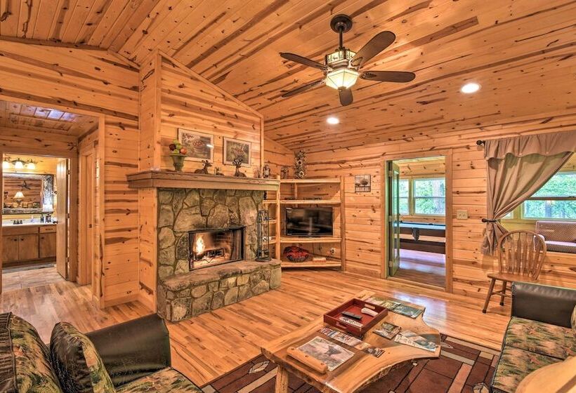 The Wishing Well Cabin W/ Pool Table & Firepit!