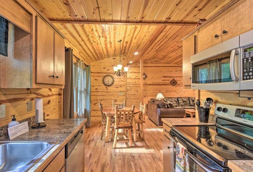The Wishing Well Cabin W/ Pool Table & Firepit!