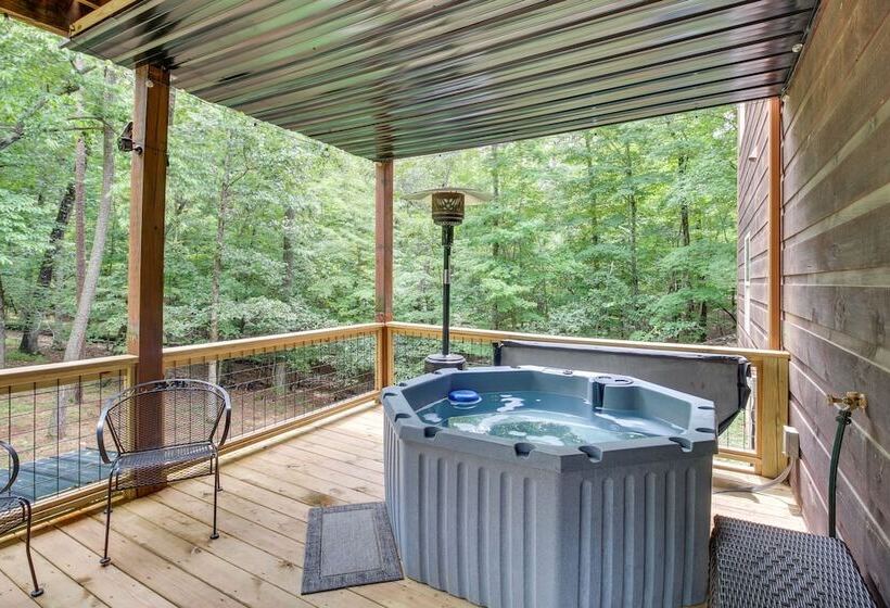 Upscale Coosawattee Cabin W/ Hot Tub & Fire Pit!