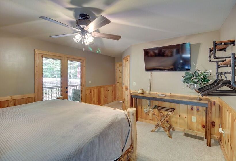 Upscale Coosawattee Cabin W/ Hot Tub & Fire Pit!