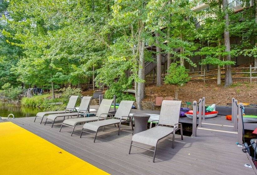 Lake Access: Waleska House W/ Floating Dock!