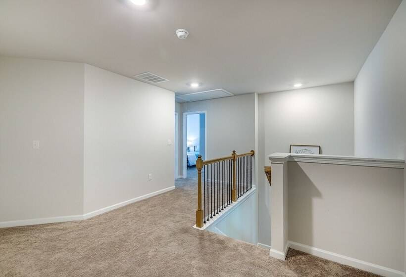 Walnut Grove Haven: Spacious Retreat W/ Fireplace!