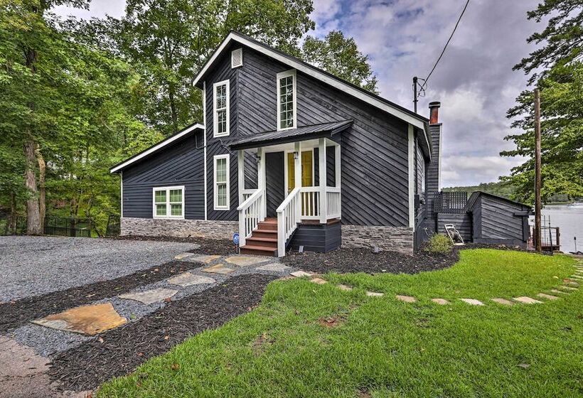 Waterfront Gem On Lake Sinclair With Boat Dock!