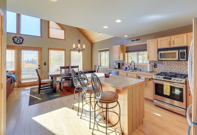 Beautiful Jefferson Cabin: Fire Pit, Grill, Views!