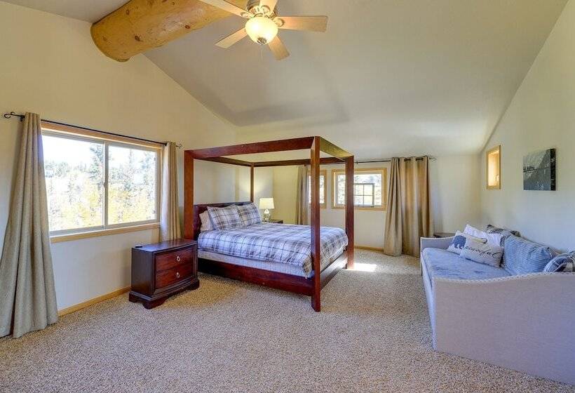 Beautiful Jefferson Cabin: Fire Pit, Grill, Views!