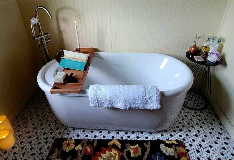 The Pause Bed & Breakfast