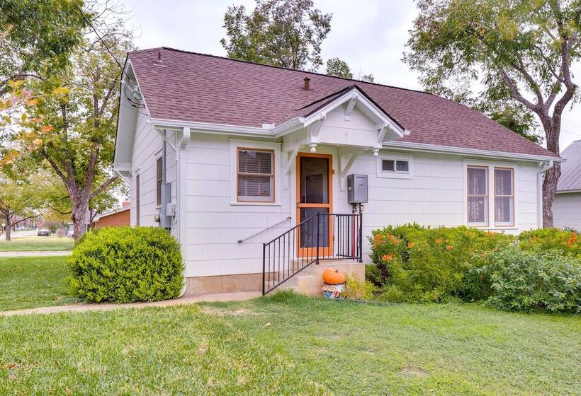 Charming Single Story Home In Historic Georgetown