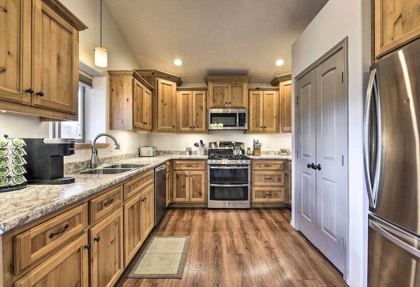 Cozy Designer Home W/ Gorgeous Mountain Views!