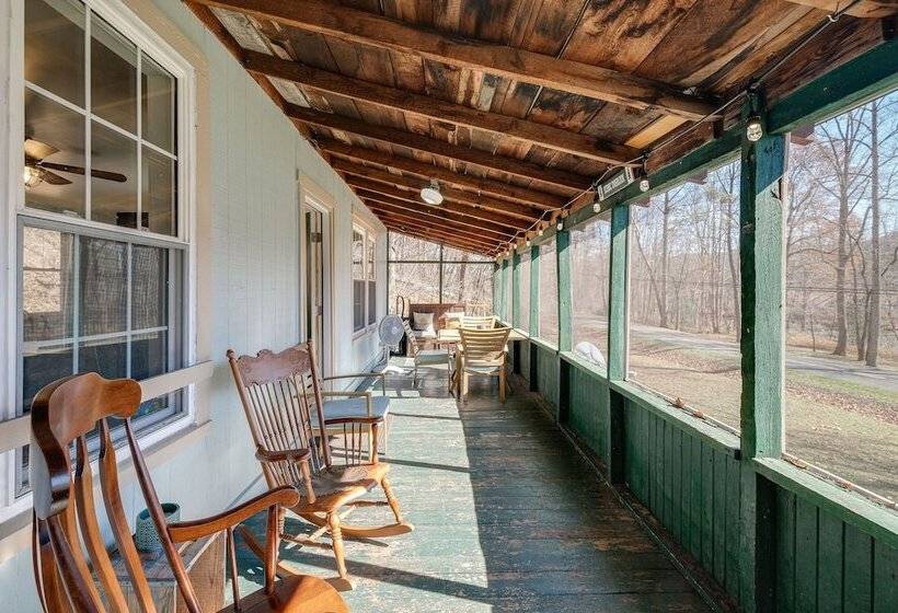 Cozy Eagle Rock Cottage On The Creek W/ Loft!