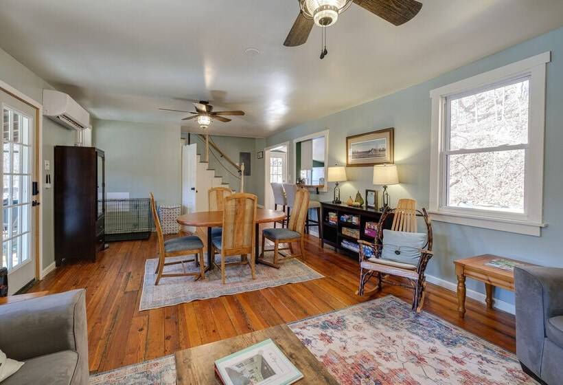 Cozy Eagle Rock Cottage On The Creek W/ Loft!