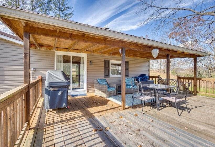 Cozy Huntingdon Escape: 19 Mi To Penn State Univ!