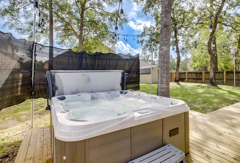 Dog Friendly Home In The Woodlands W/ Fenced Yard!