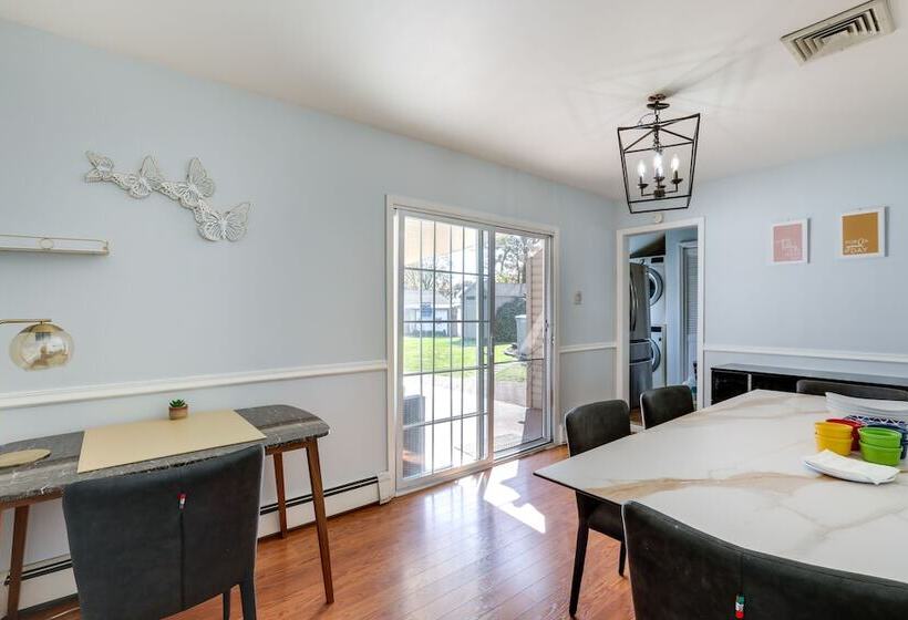 Edison Vacation Home: 1 Mi To Train Station To Nyc