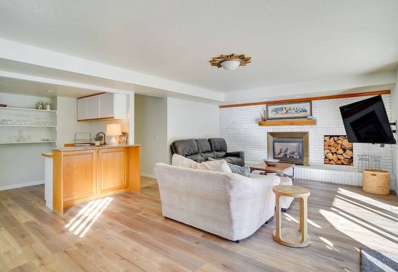 Epic Sandy Home W/ Heated Pool & Mountain Views!