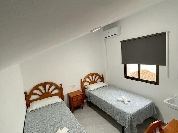 هتل Hostal La Campiña