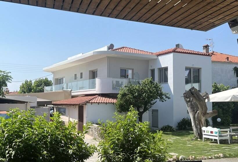 هتل Studio Nikiti Beach