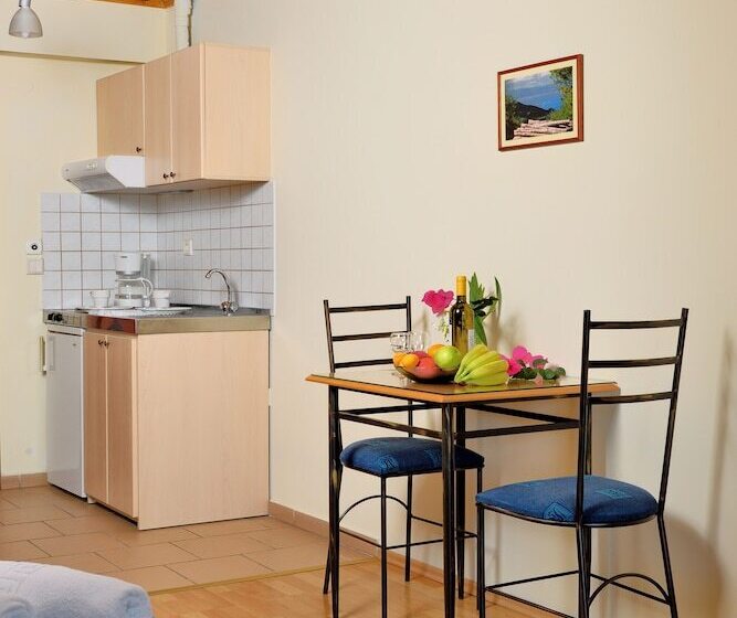 هتل Studio Nikiti Beach