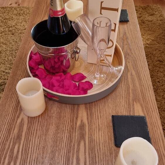 فندق Cozy Cabin With Hot Tub Retreat In Anglesey